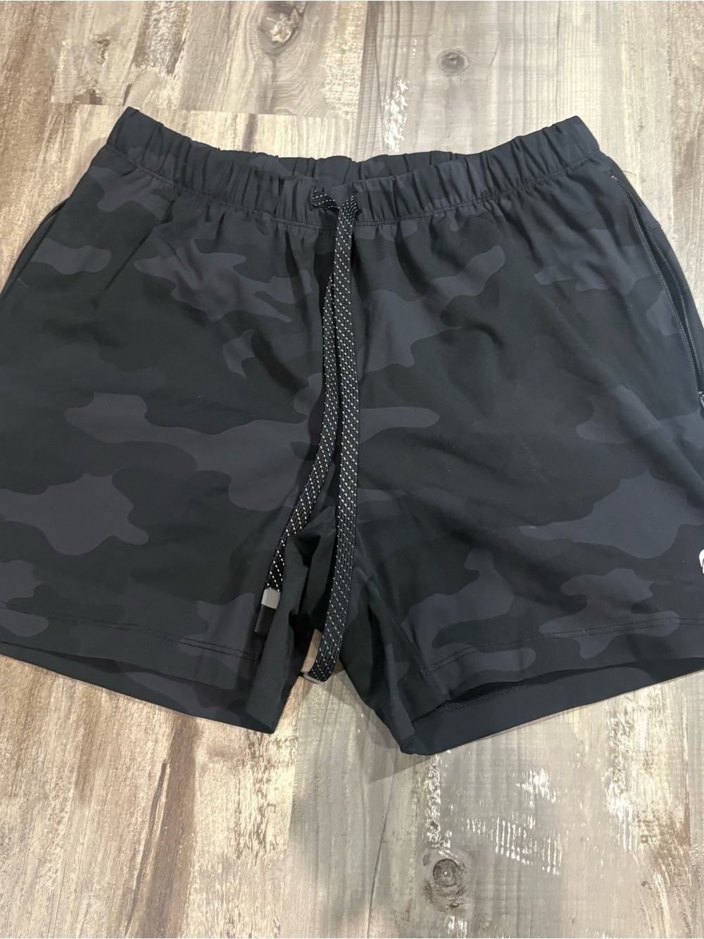 Fabletics Men’s The One Short 7in Black Tactical Camo SZ Small